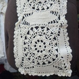 Set of 4 Vintage hand crocheted arm chair doilies.